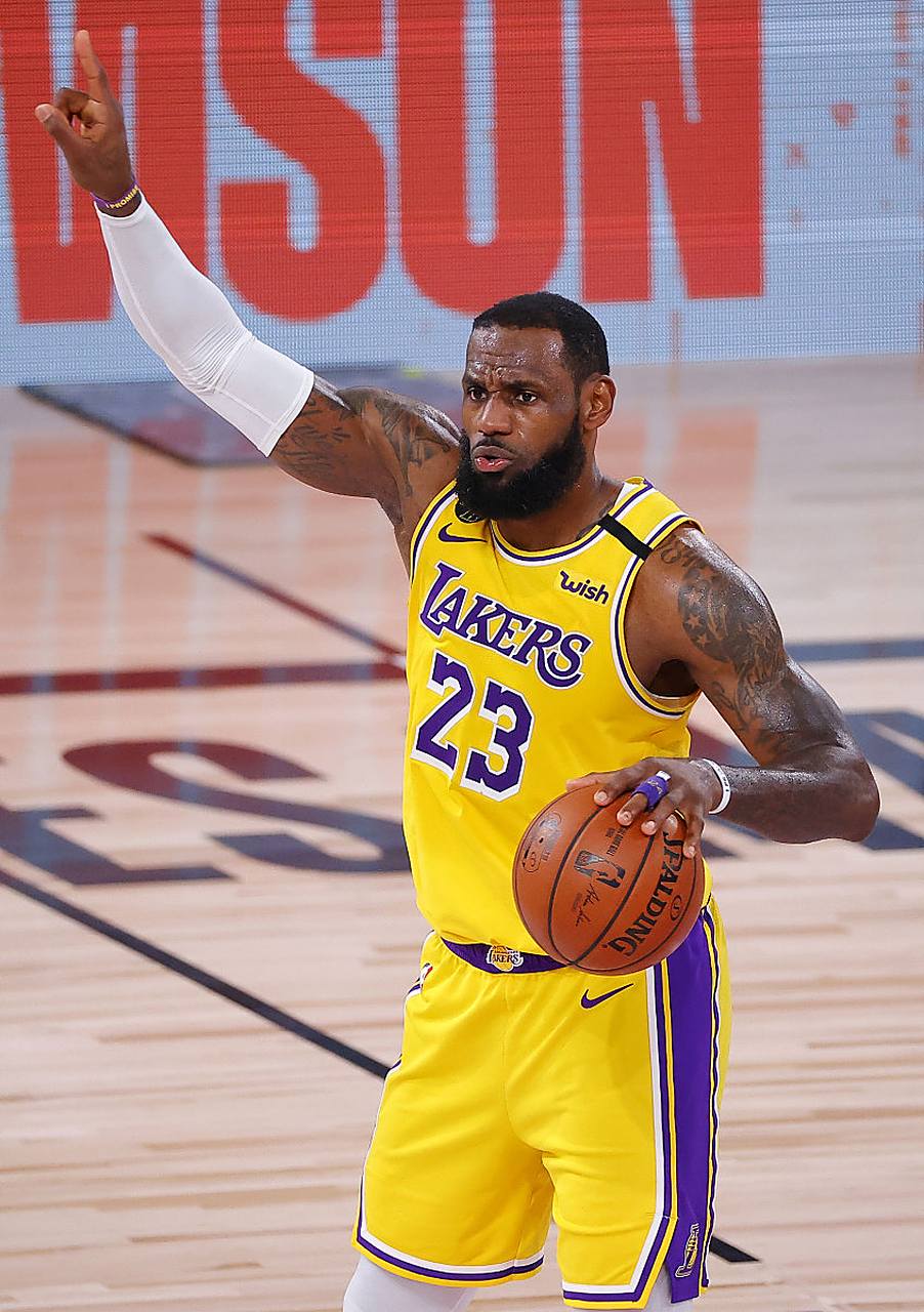 詹姆斯迎来十赛季高光表现，快船球迷沸腾！的简单介绍